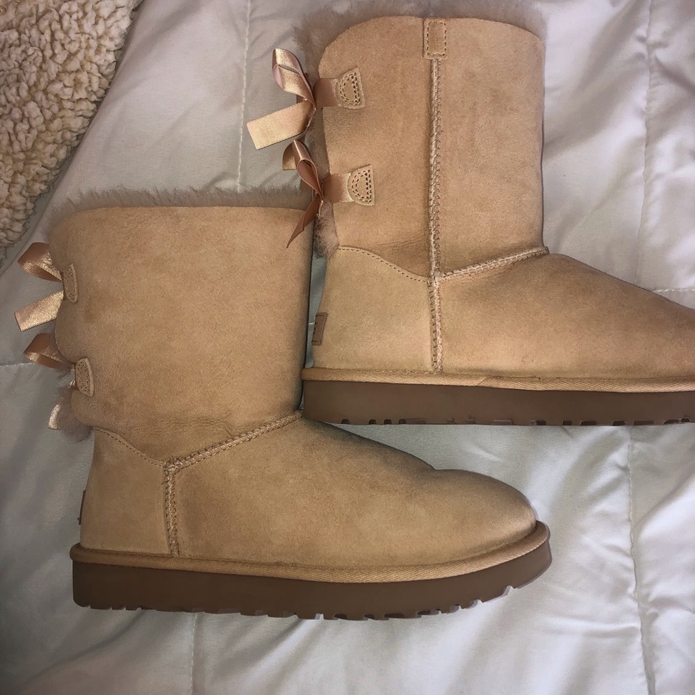 New bailey bow uggs worn once